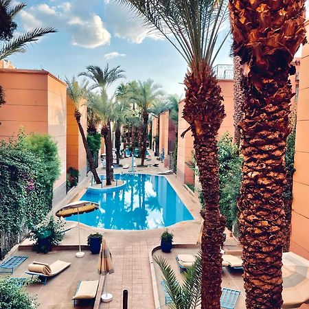 Tres Beau Riad A Marrakech Avec Piscines Marrakesh Exterior foto