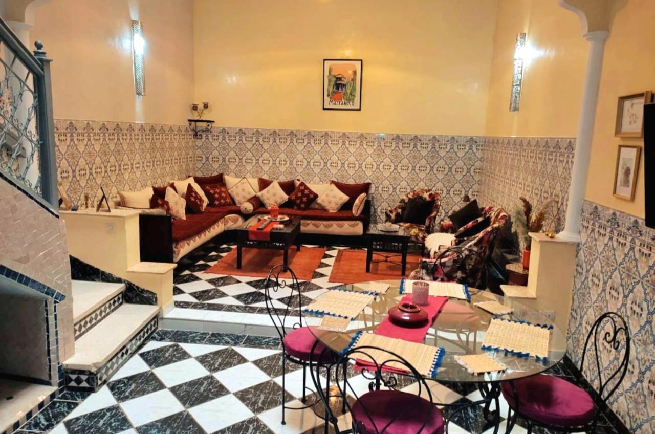 Tres Beau Riad A Marrakech Avec Piscines Marrakesh Exterior foto
