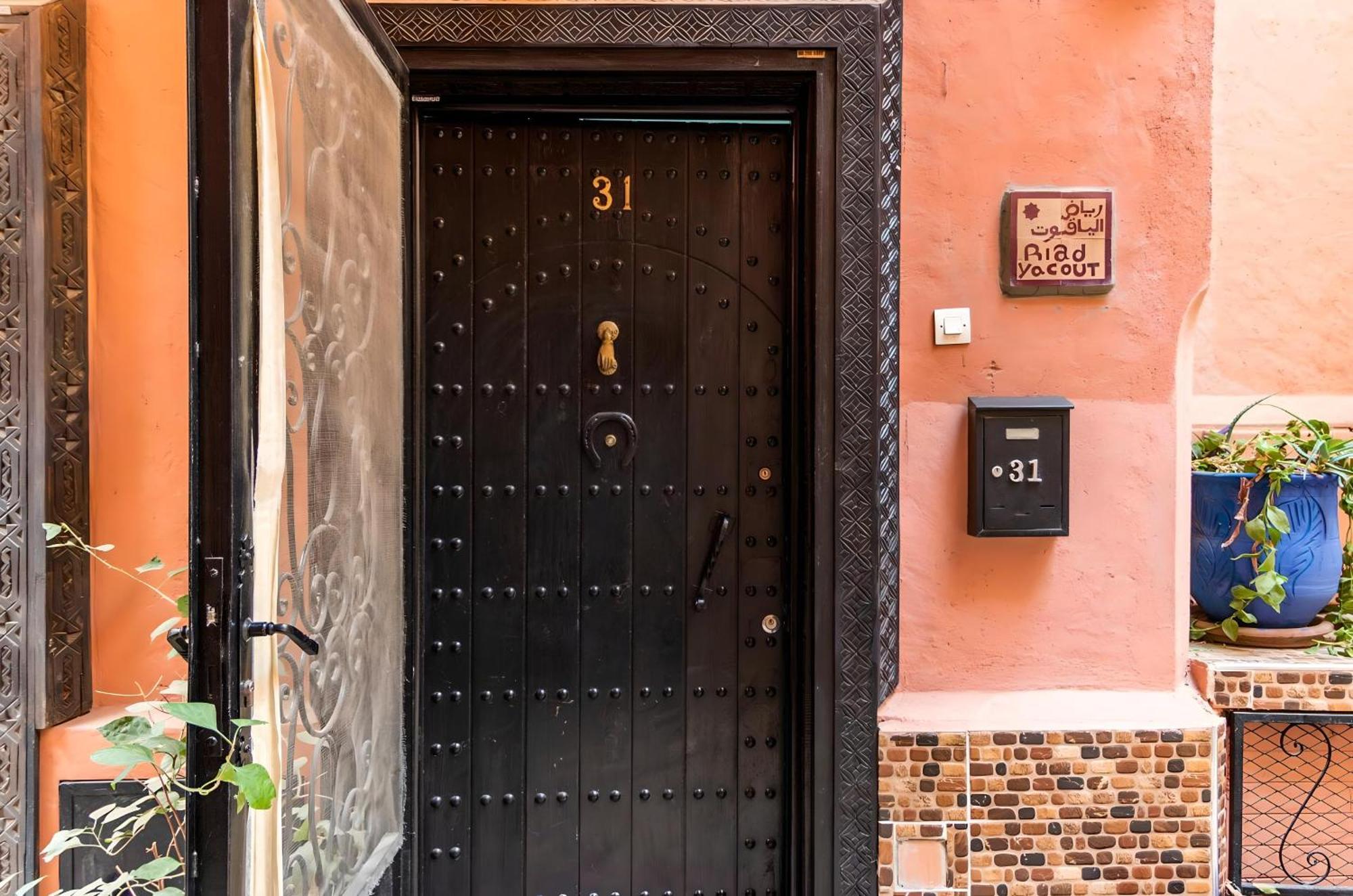 Tres Beau Riad A Marrakech Avec Piscines Marrakesh Exterior foto