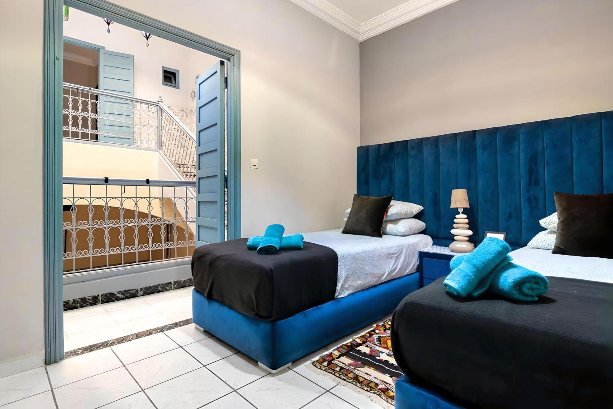 Tres Beau Riad A Marrakech Avec Piscines Marrakesh Exterior foto
