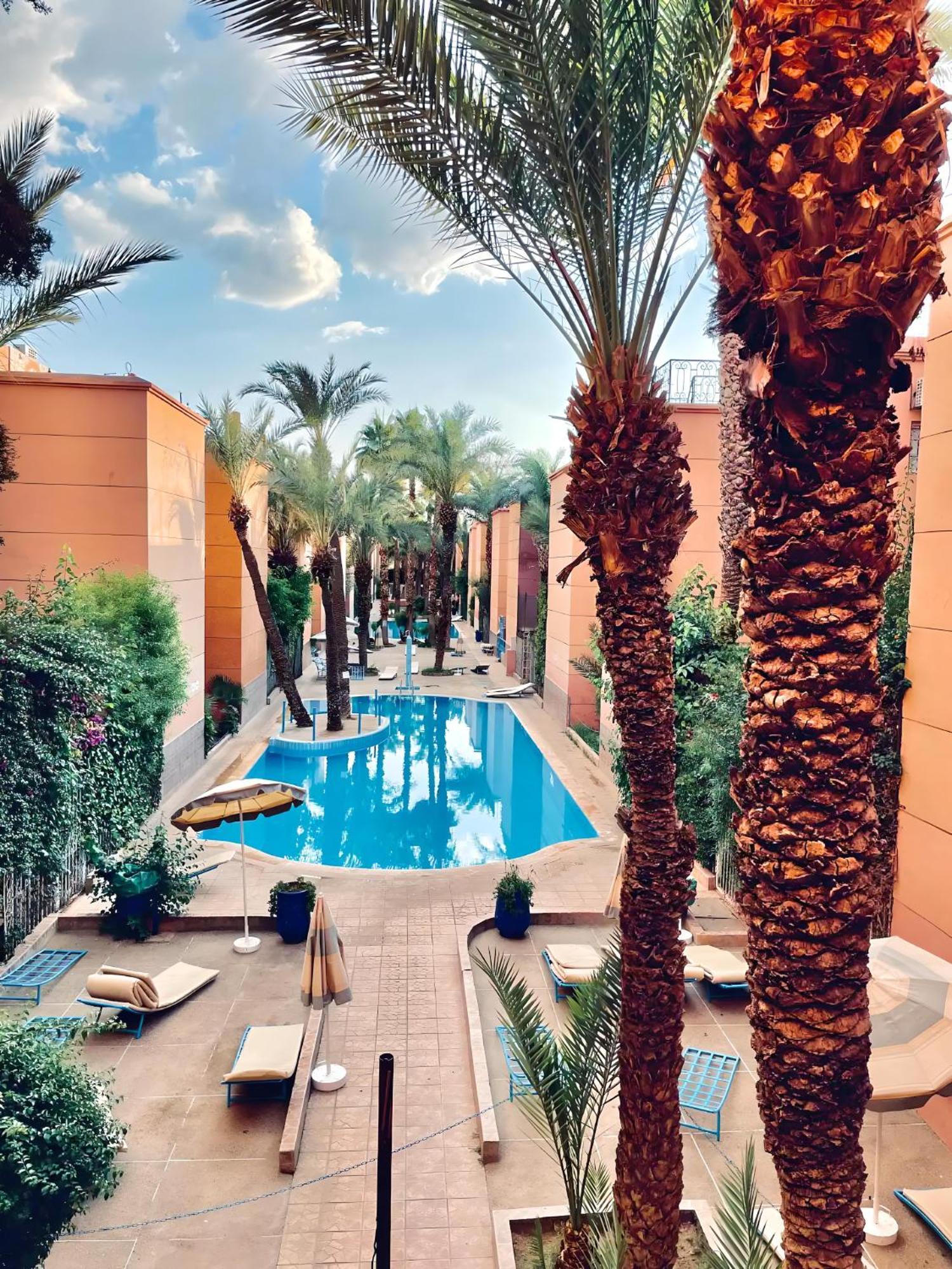 Tres Beau Riad A Marrakech Avec Piscines Marrakesh Exterior foto