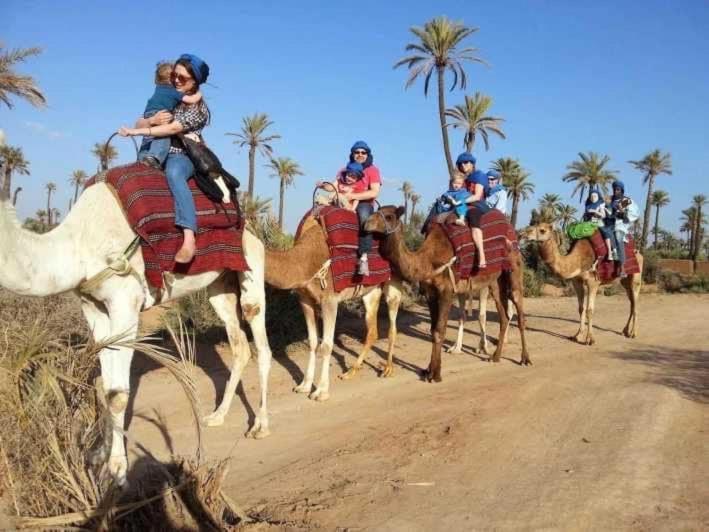 Tres Beau Riad A Marrakech Avec Piscines Marrakesh Exterior foto